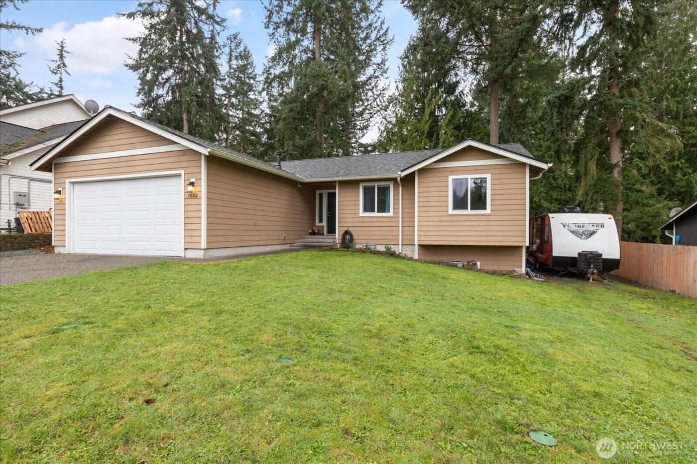 7882 Blakely Avenue , Clinton, WA 98236