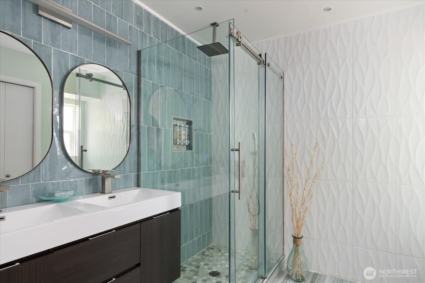 7882 Blakely Avenue , Clinton, WA 98236