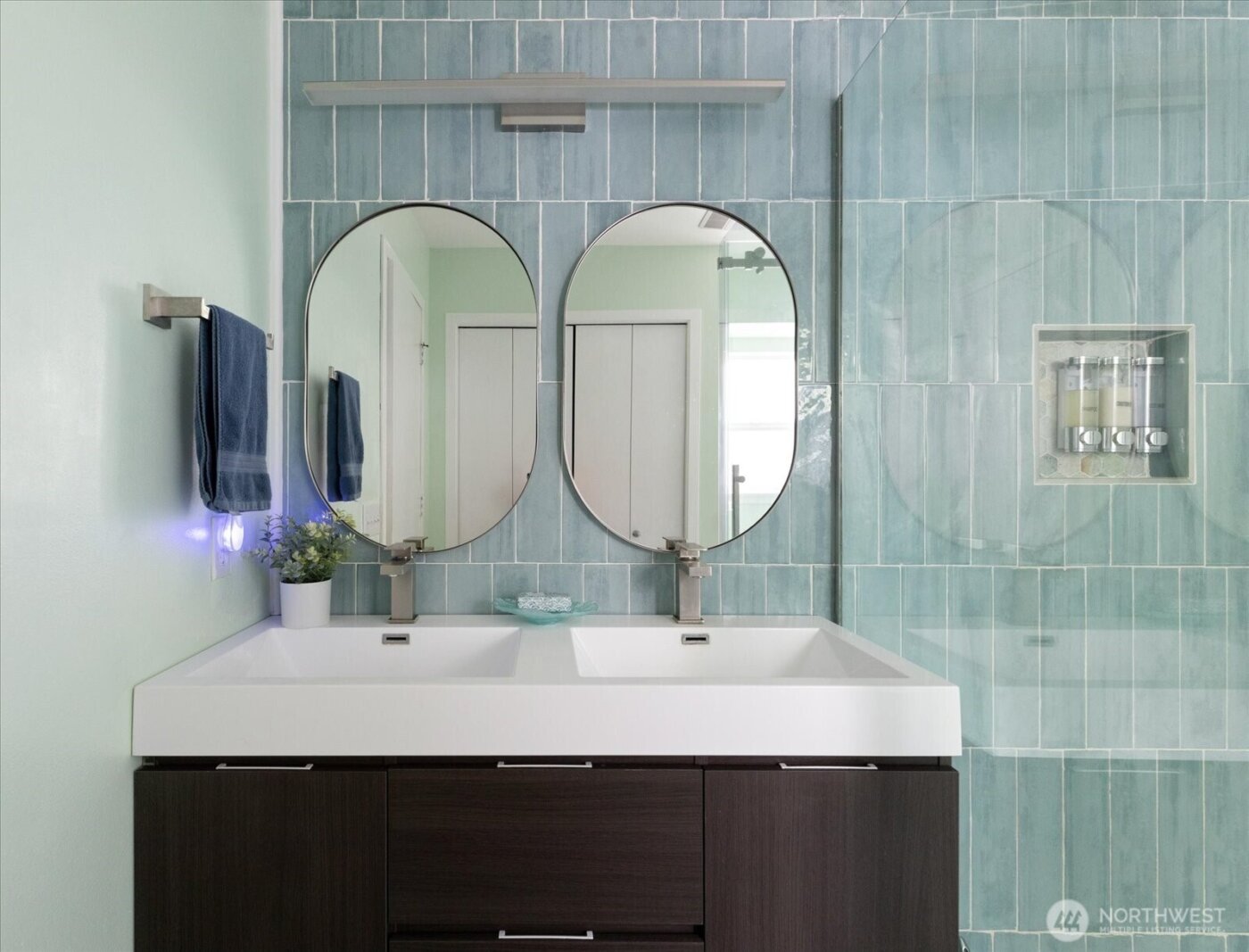 7882 Blakely Avenue , Clinton, WA 98236