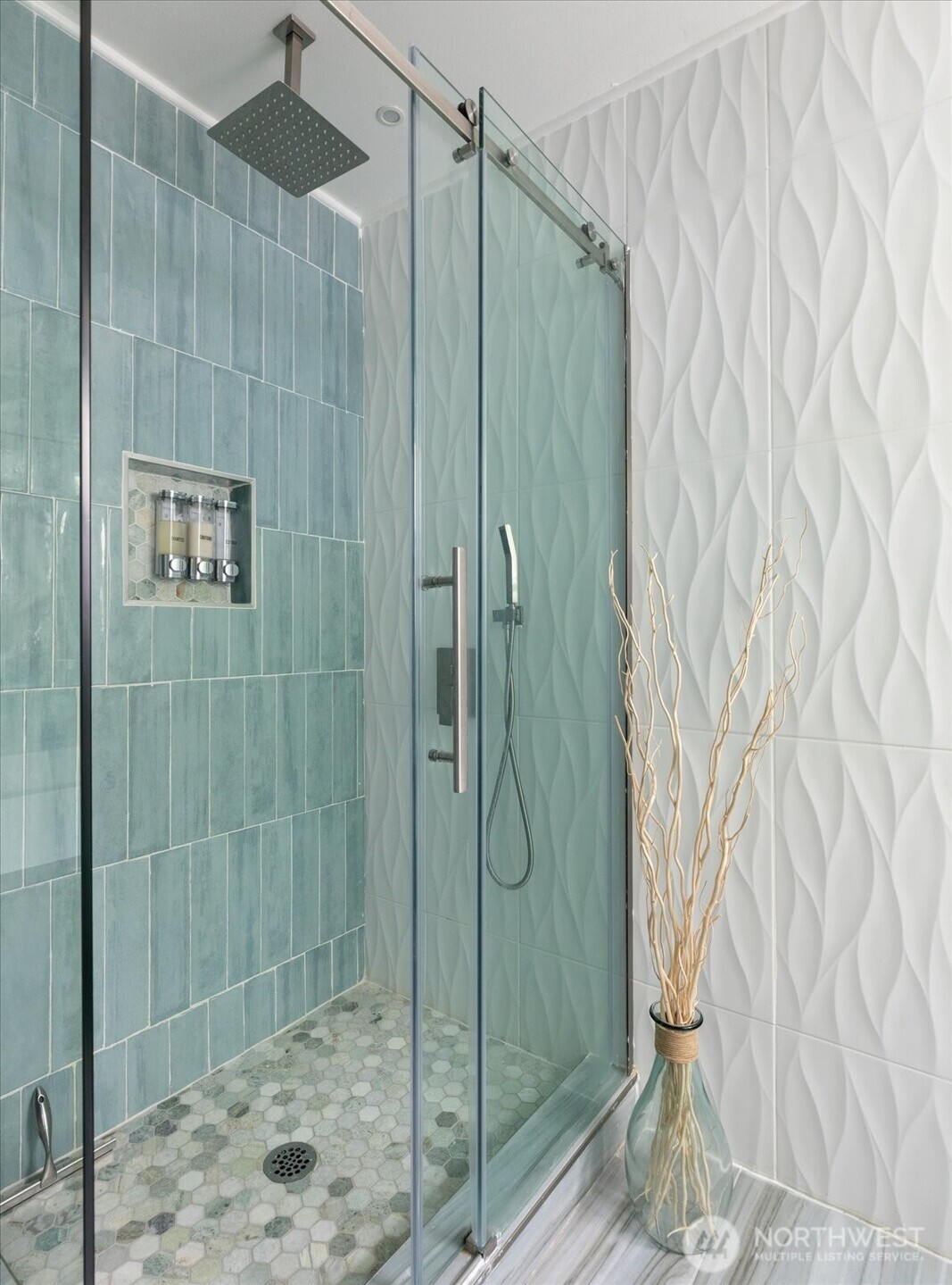 7882 Blakely Avenue , Clinton, WA 98236