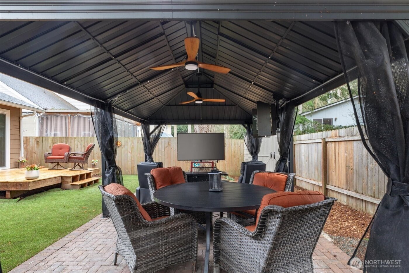 7882 Blakely Avenue , Clinton, WA 98236