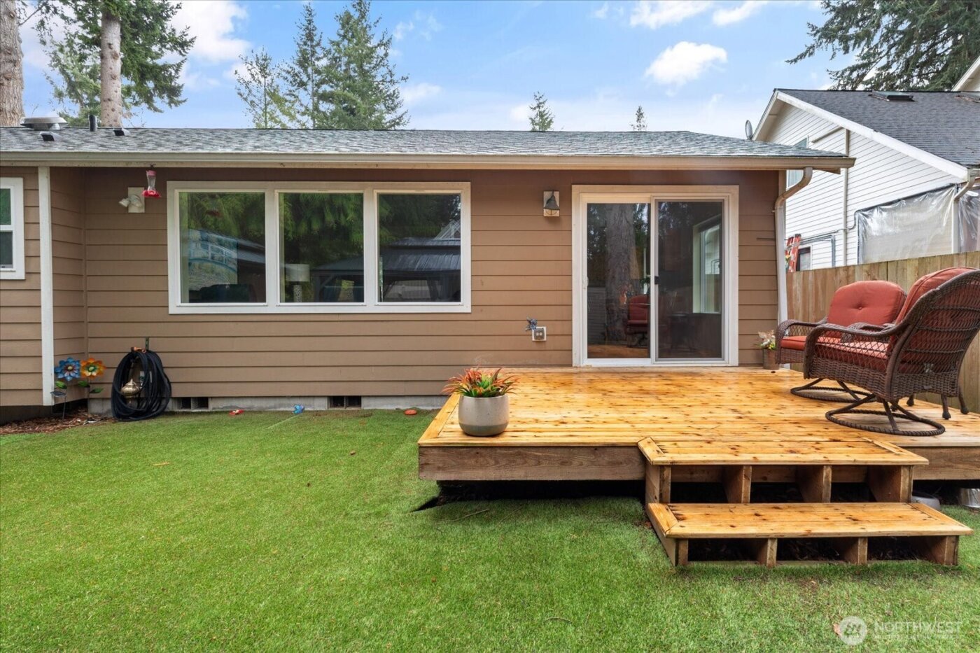 7882 Blakely Avenue , Clinton, WA 98236