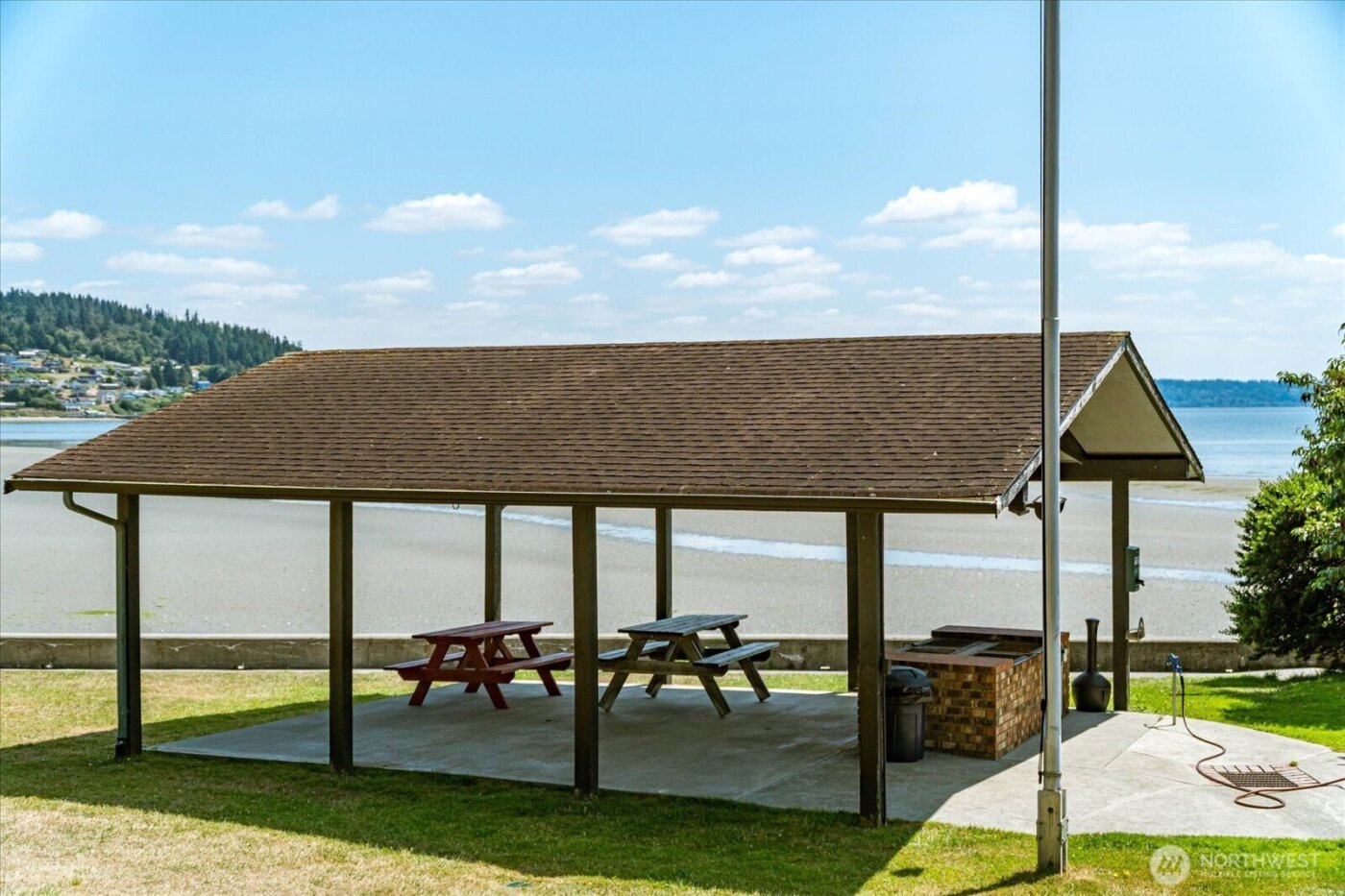 7882 Blakely Avenue , Clinton, WA 98236