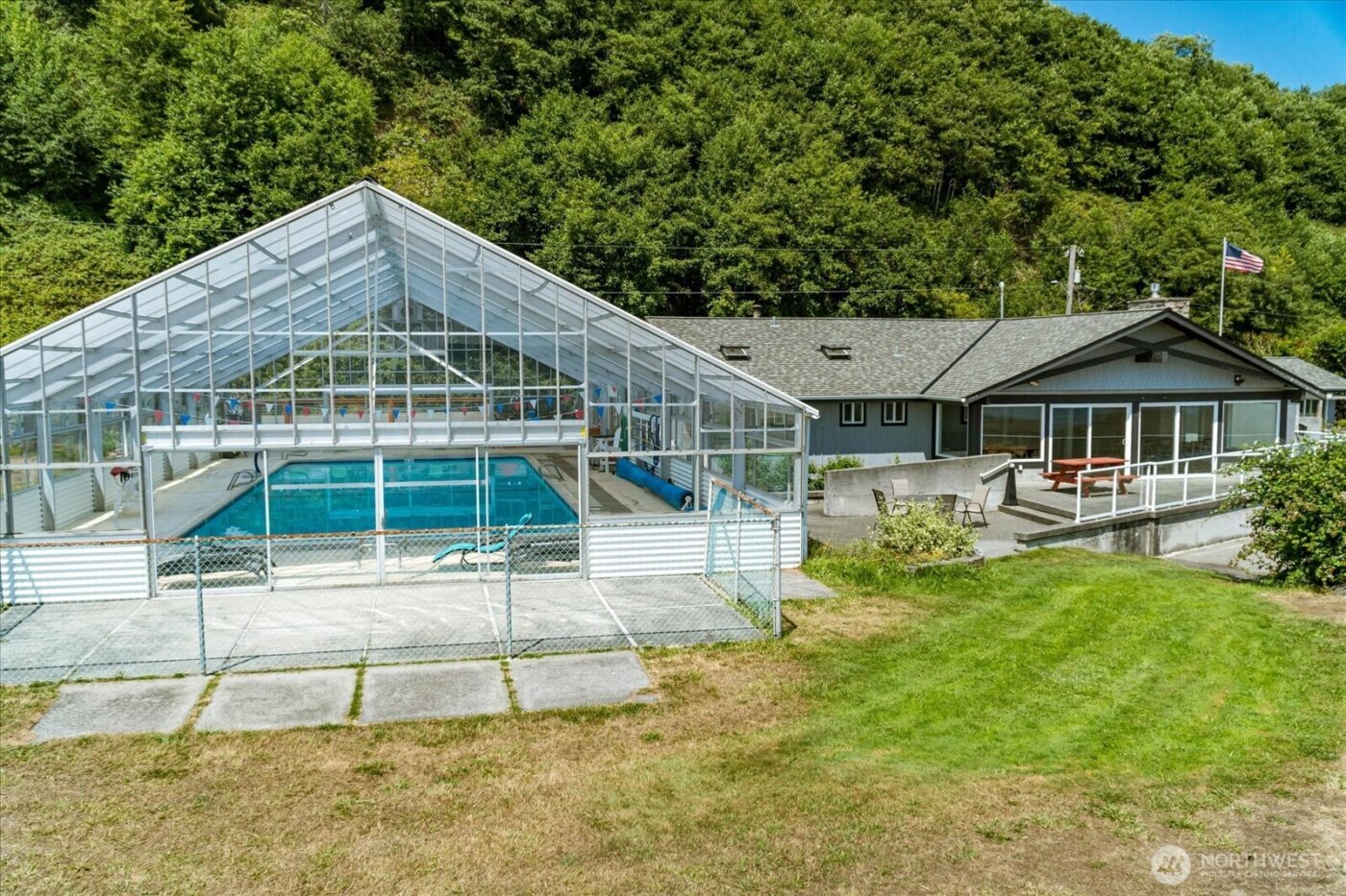 7882 Blakely Avenue , Clinton, WA 98236