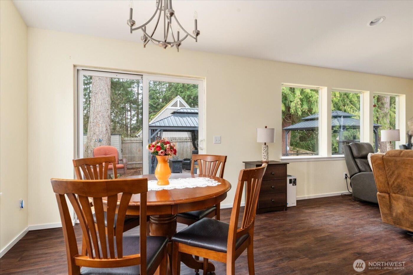 7882 Blakely Avenue , Clinton, WA 98236