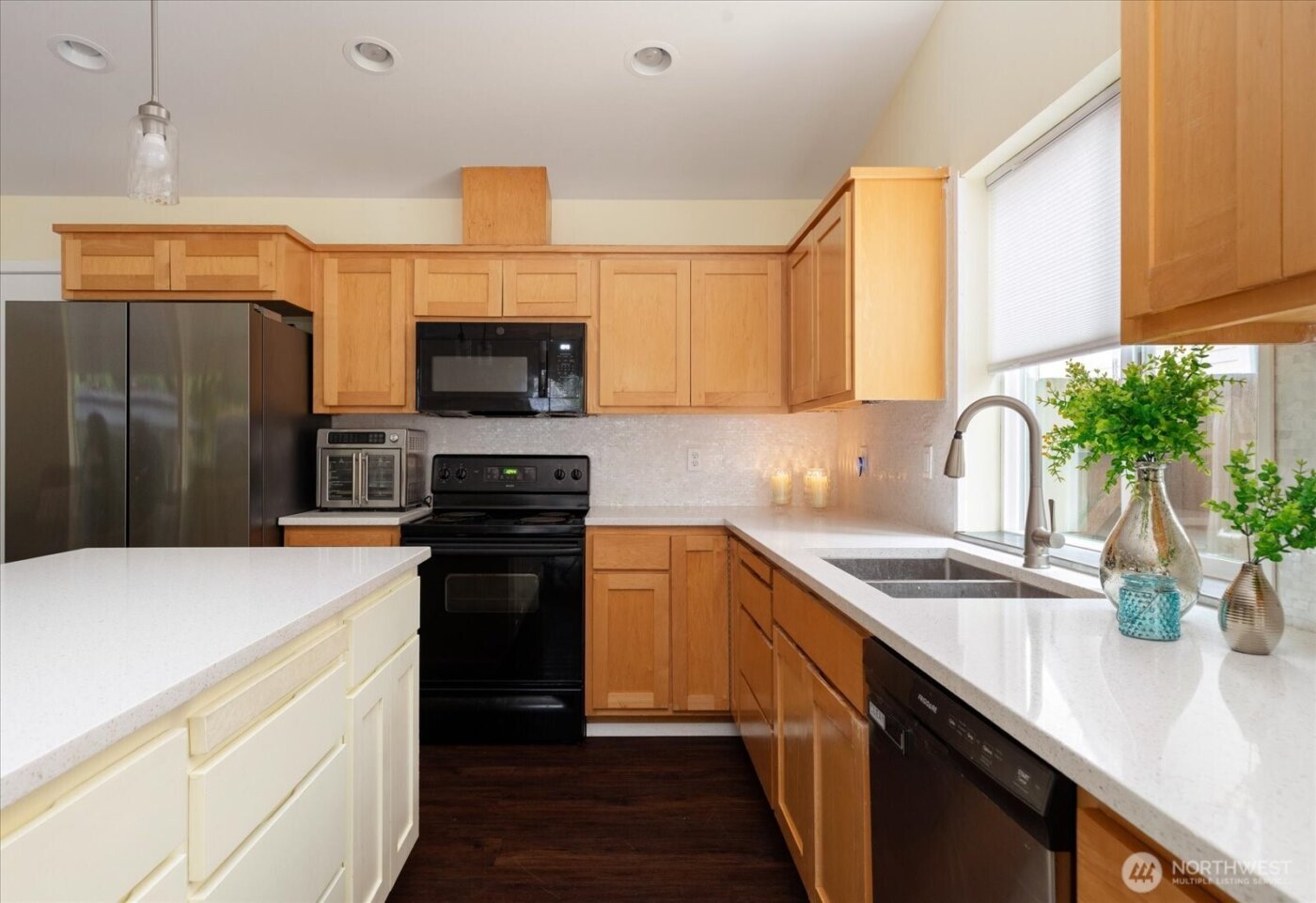 7882 Blakely Avenue , Clinton, WA 98236