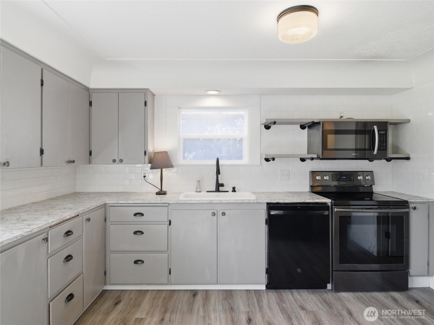 2016 Dickinson Avenue NW, Olympia, WA 98502