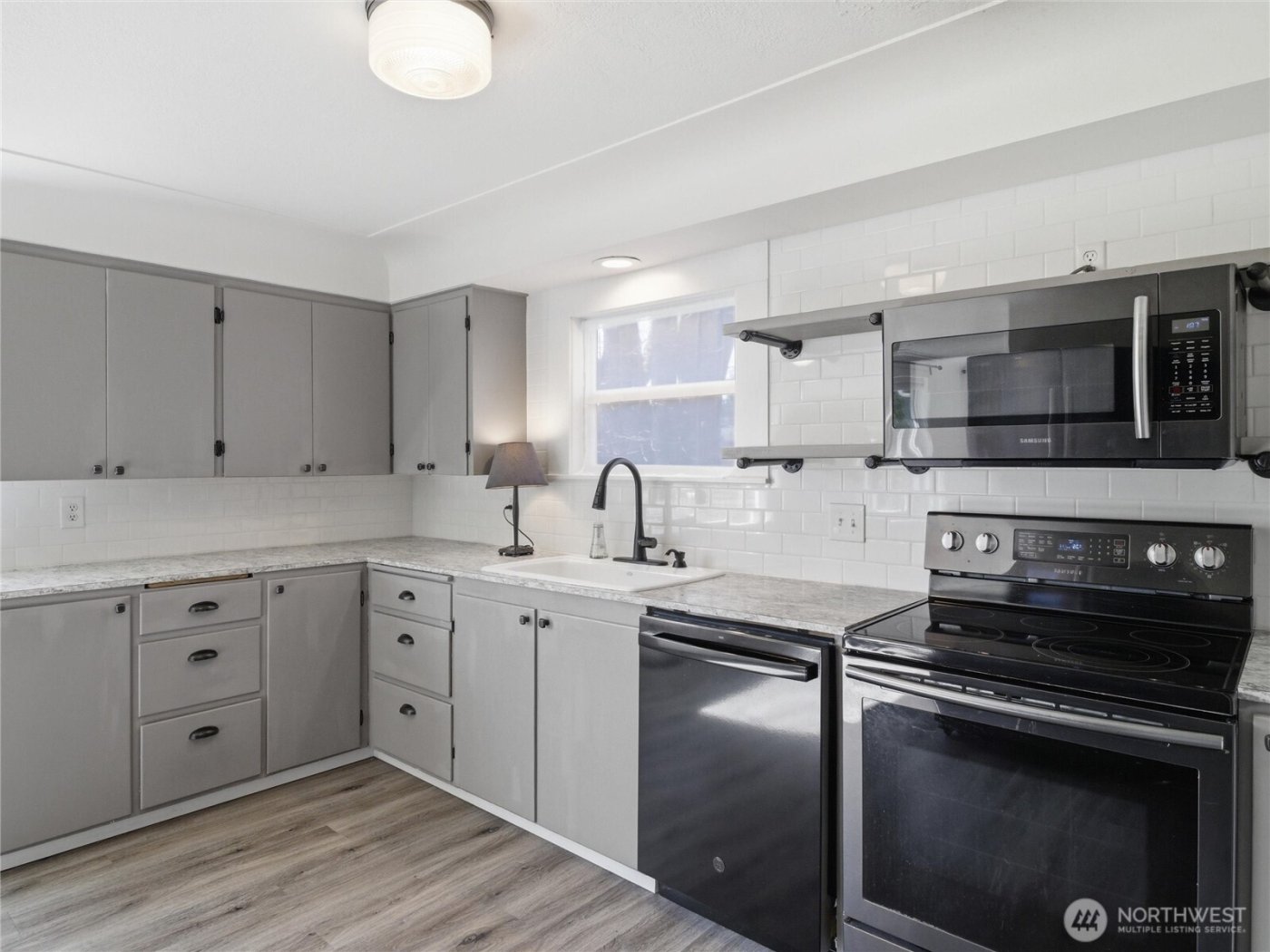 2016 Dickinson Avenue NW, Olympia, WA 98502