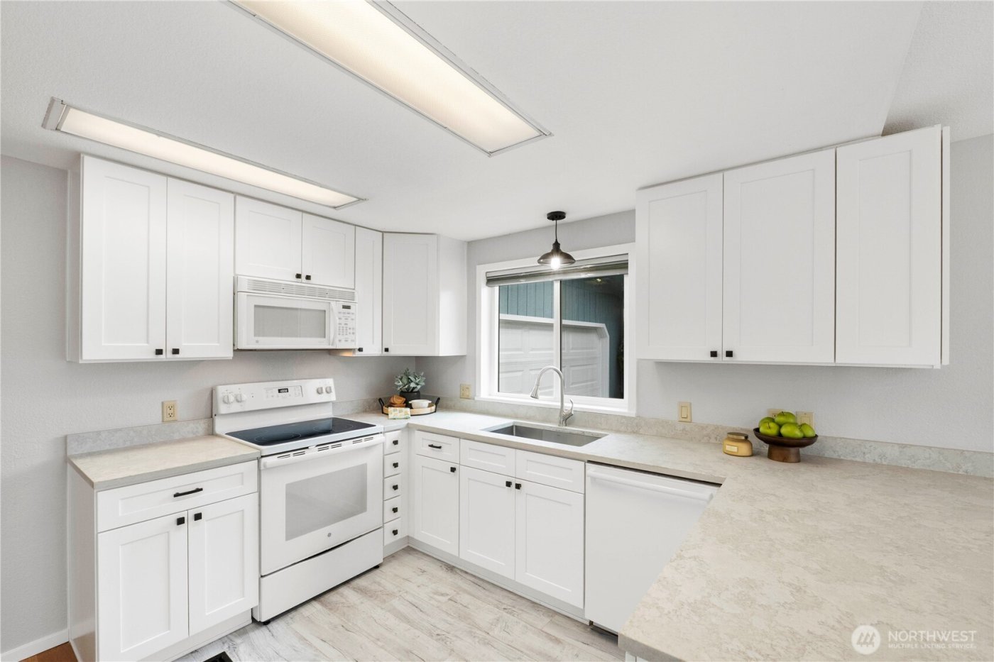 32820 20th Ave S #24, Federal Way, WA 98003