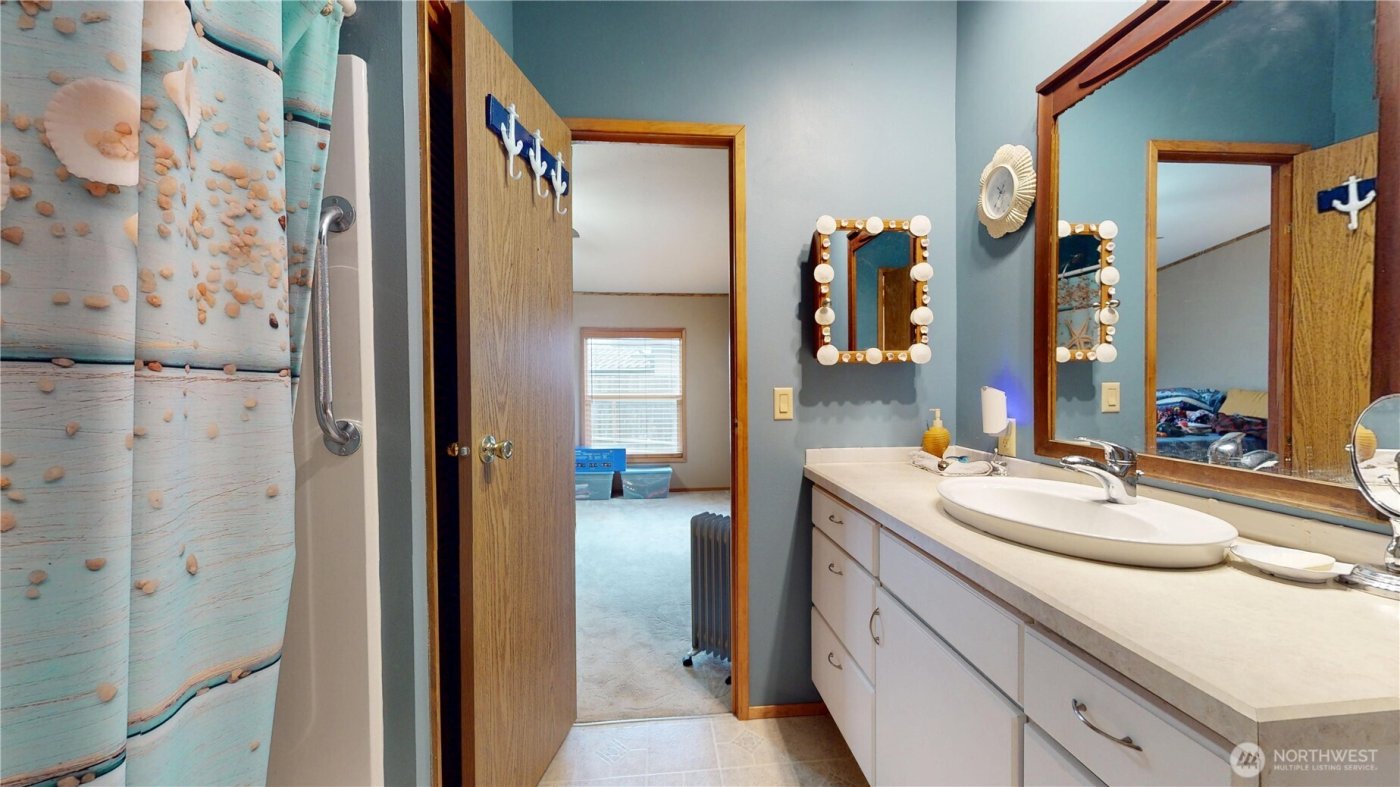 1376 Holand Drive , Grayland, WA 98547