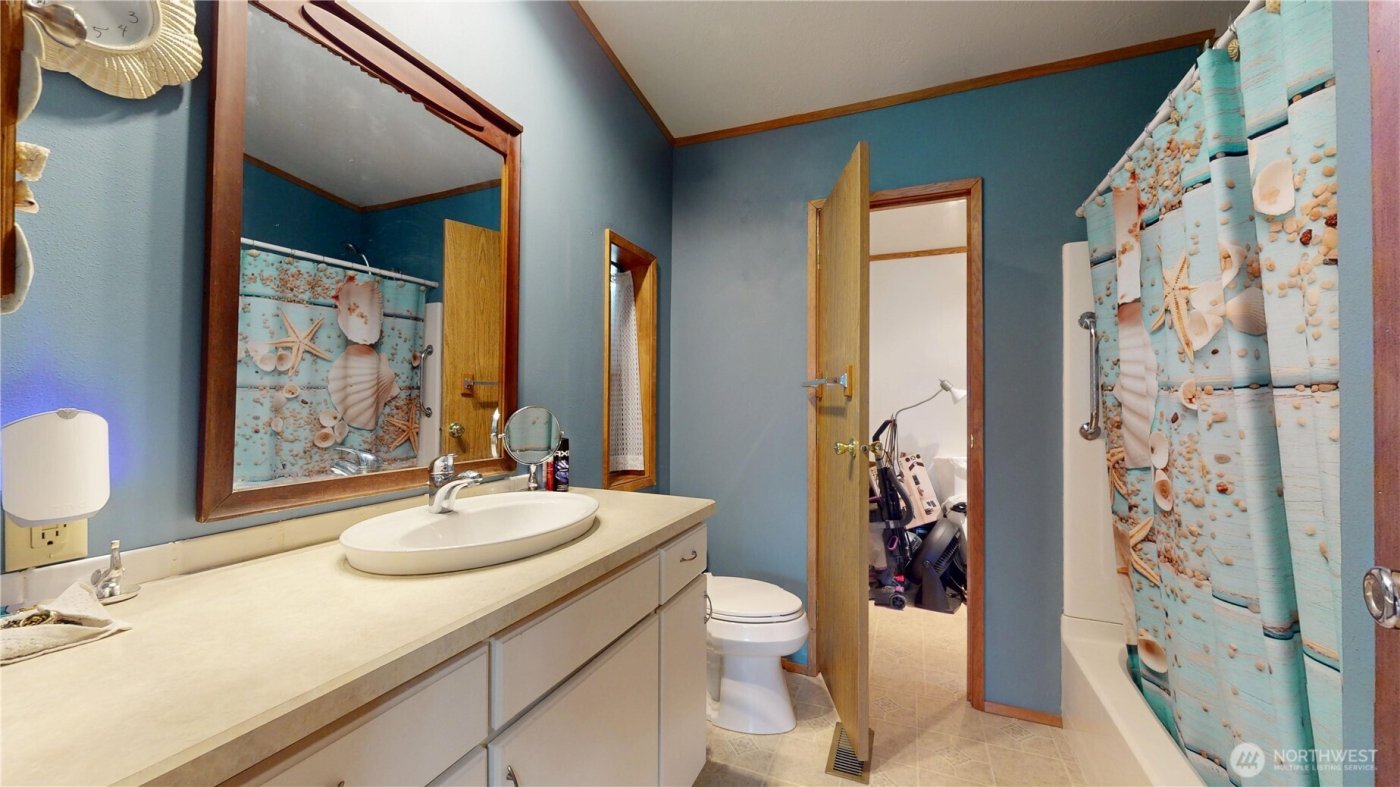 1376 Holand Drive , Grayland, WA 98547