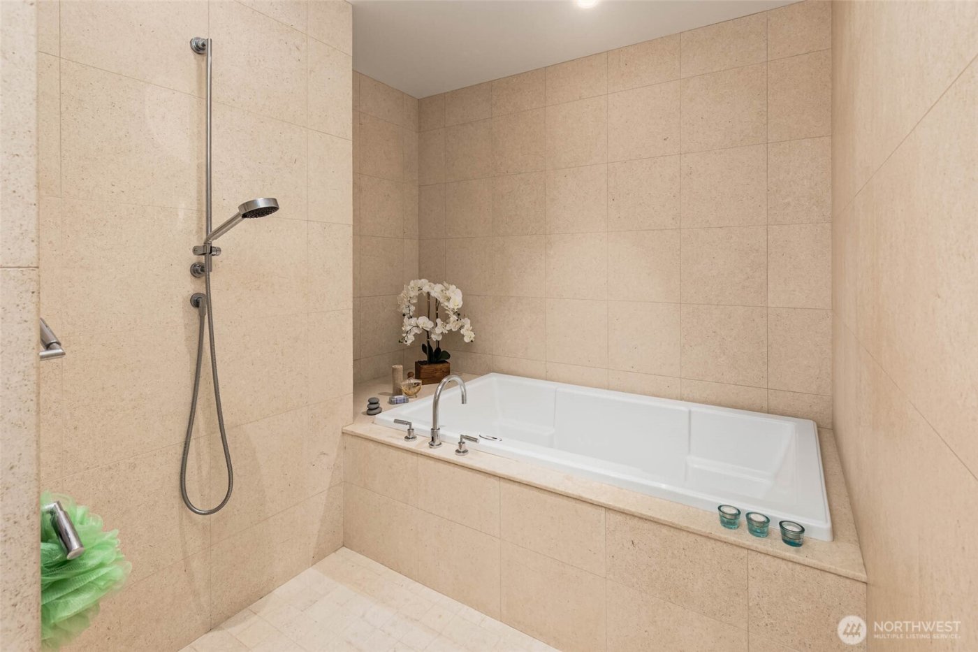 1521 2nd Avenue #2004, Seattle, WA 98101