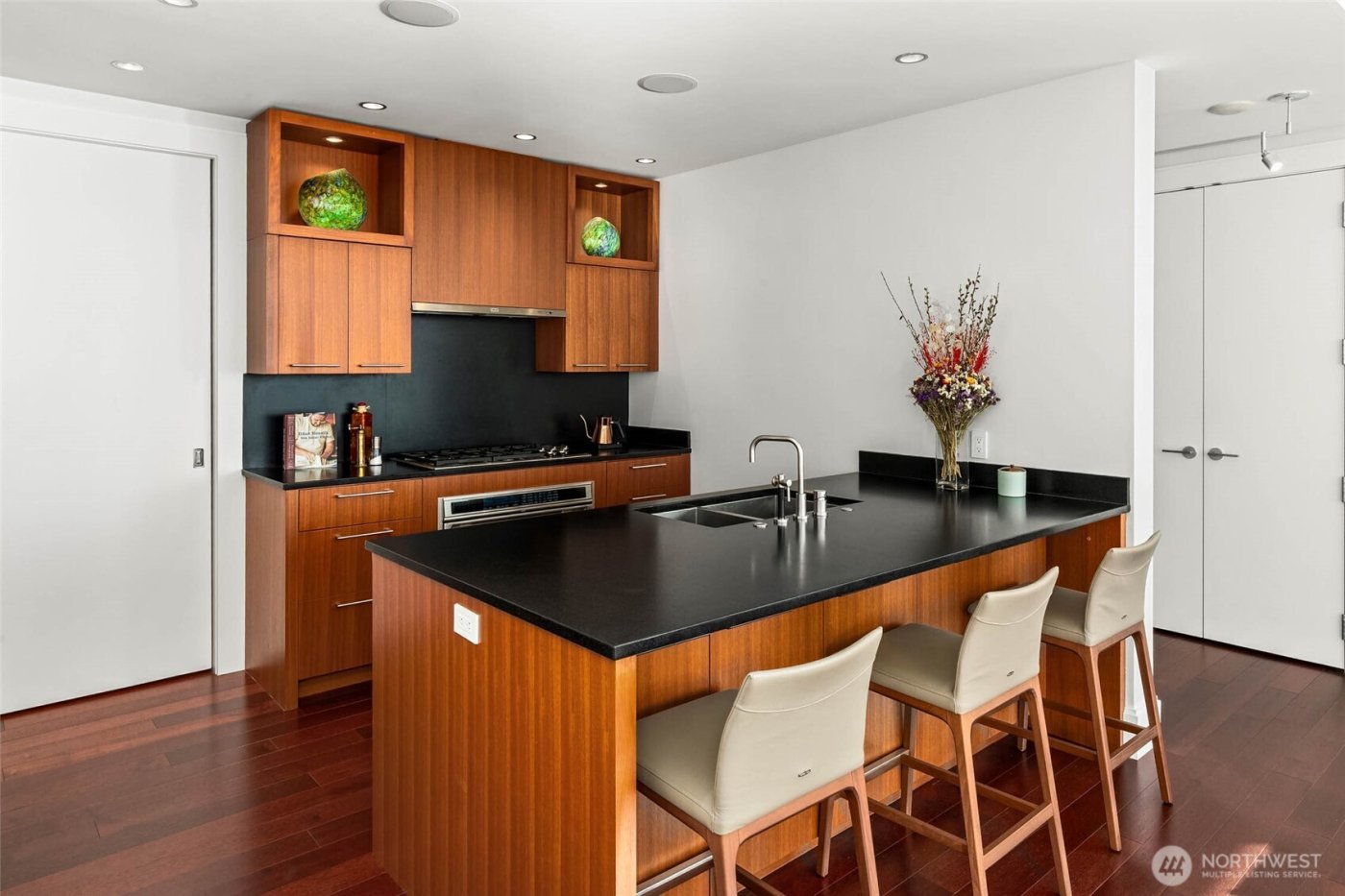 1521 2nd Avenue #2004, Seattle, WA 98101