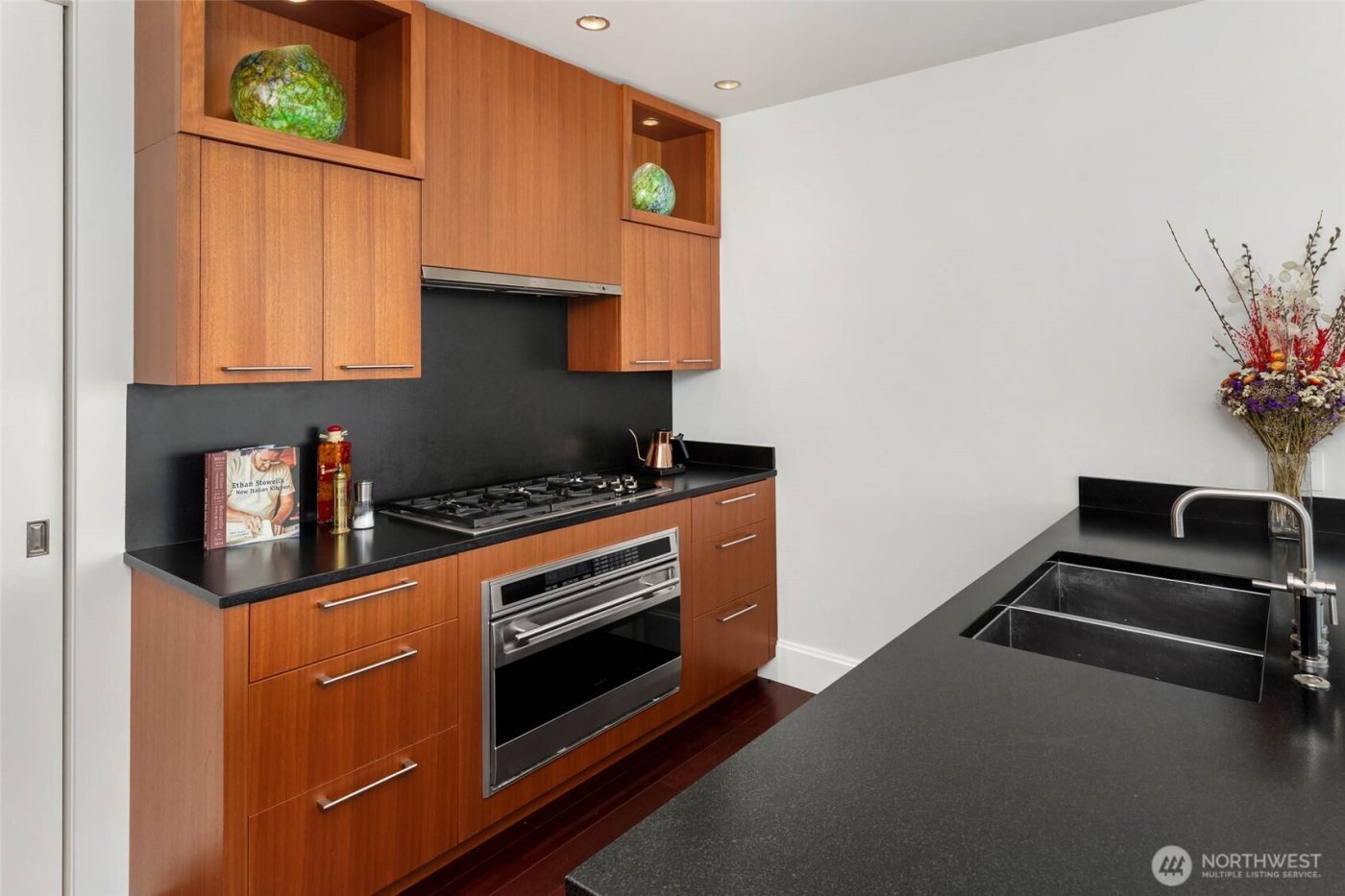 1521 2nd Avenue #2004, Seattle, WA 98101