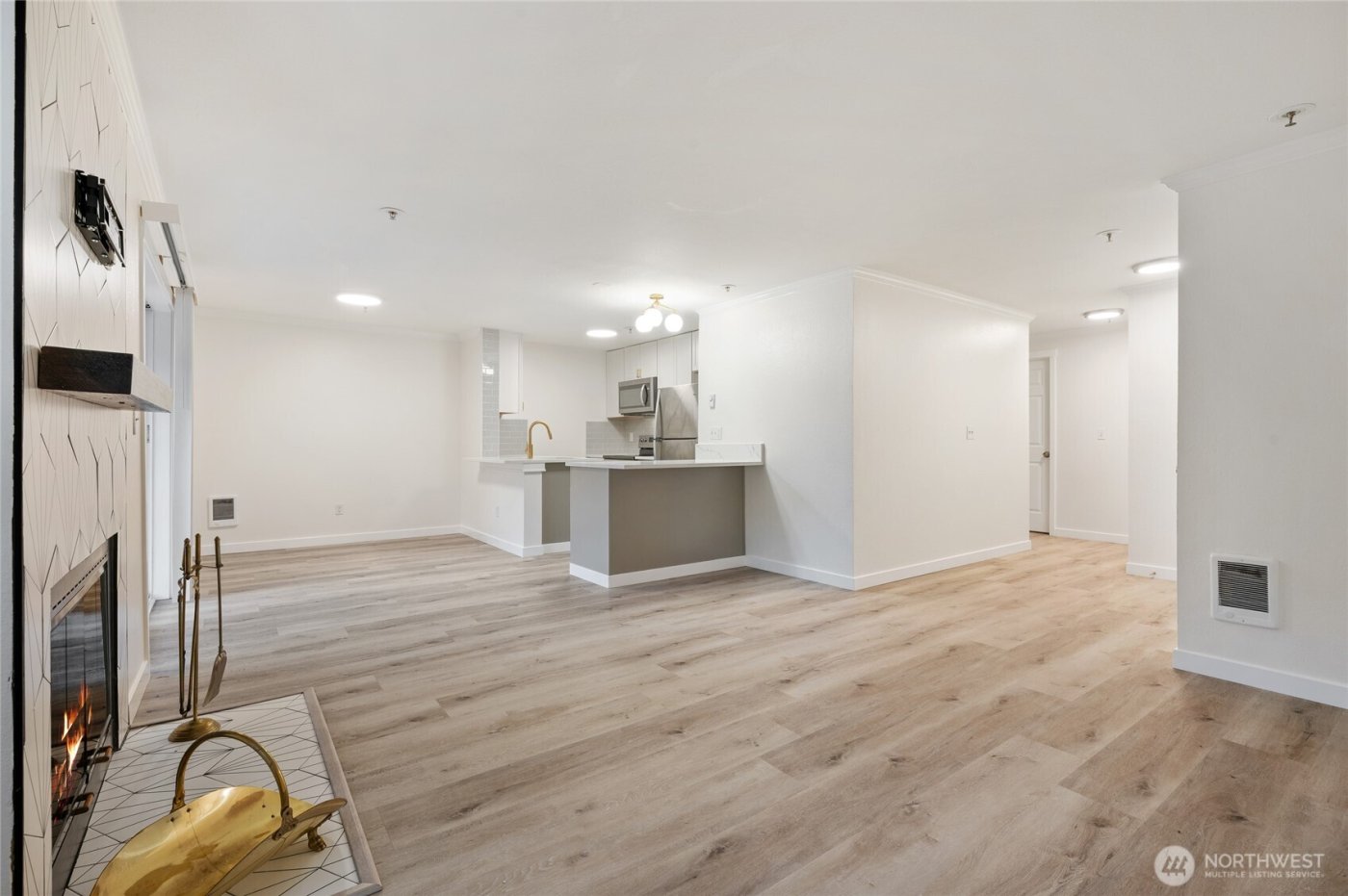 12618 109th Court NE #H101, Kirkland, WA 98034