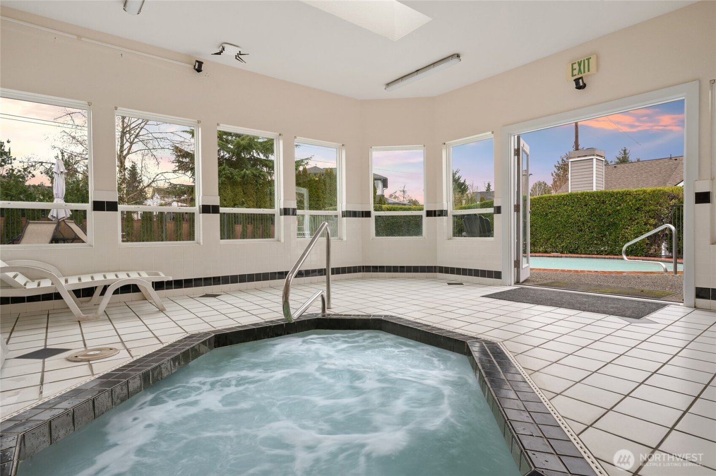 12618 109th Court NE #H101, Kirkland, WA 98034