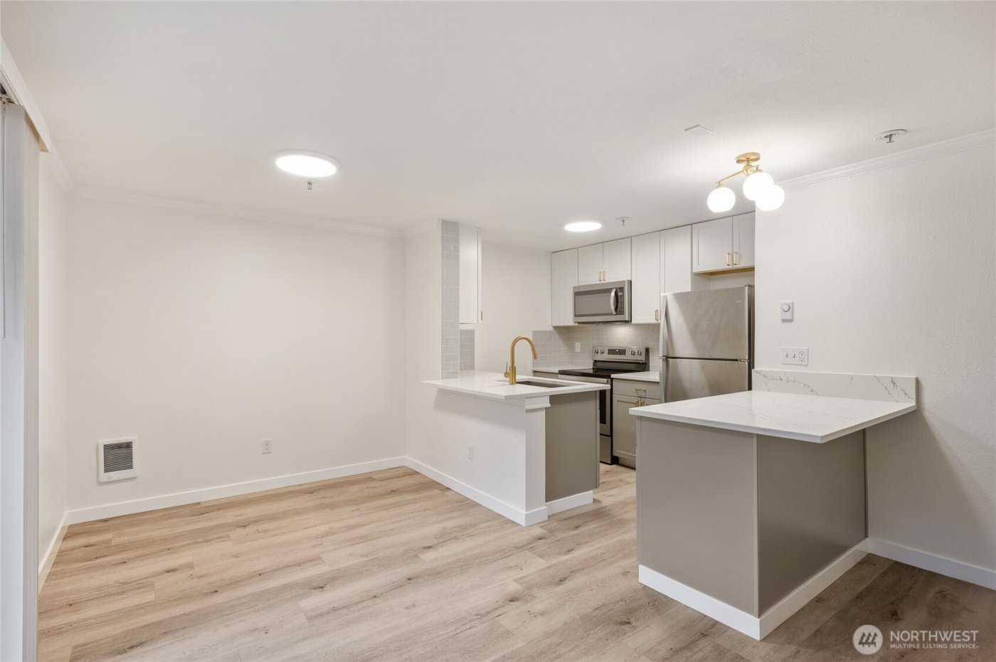 12618 109th Court NE #H101, Kirkland, WA 98034