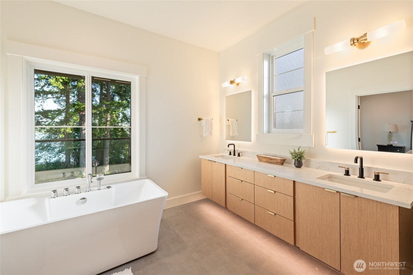 1197 Leighton Street , Blaine, WA 98230