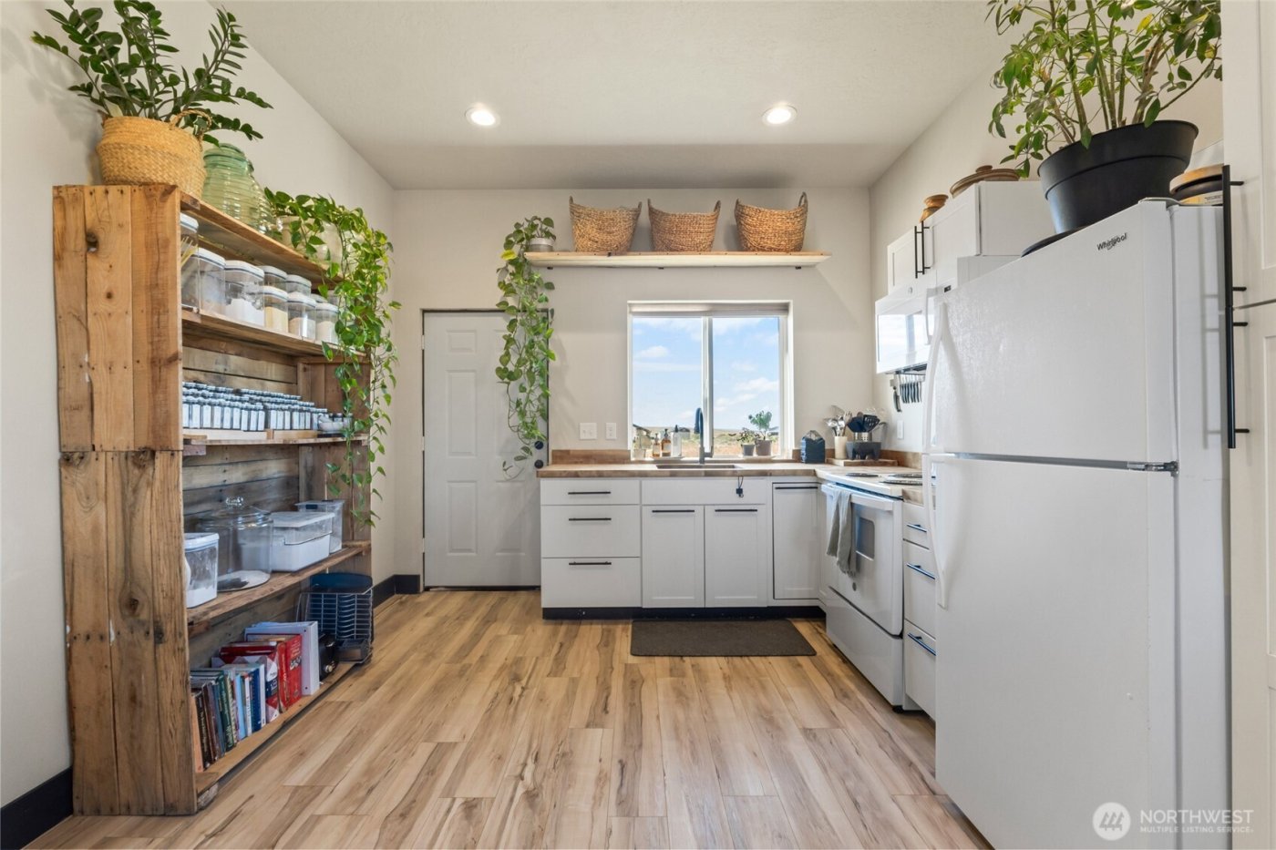 38220 Fitness Lane E, Davenport, WA 99122