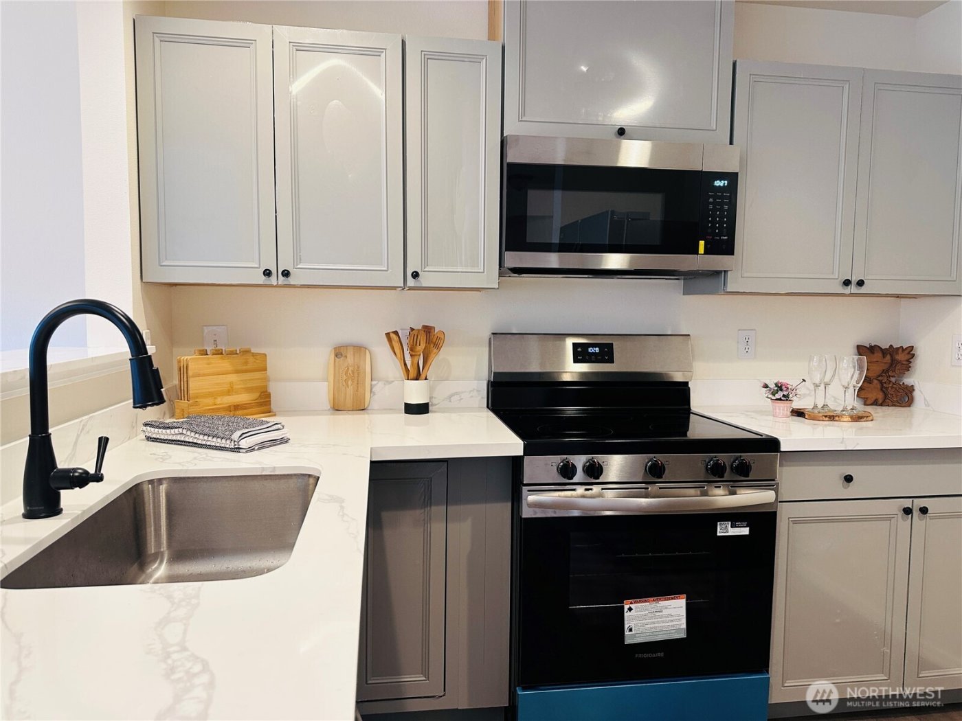 8828 238th St SW #D1, Edmonds, WA 98026