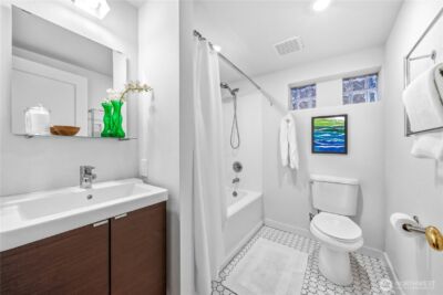 3815 Sunnyside Avenue N, Seattle, WA 98103 - Photo 19