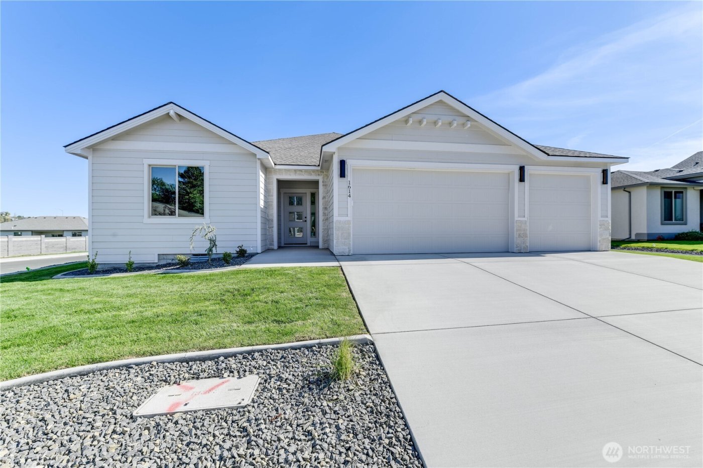 523 N Lessor Loop , Moses Lake, WA 98837