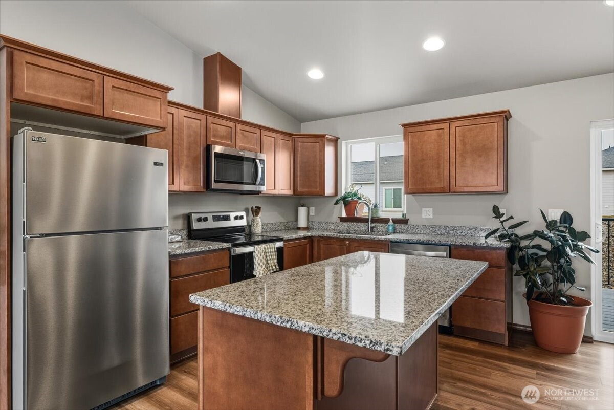 2479 3RD Street SE, East Wenatchee, WA 98802