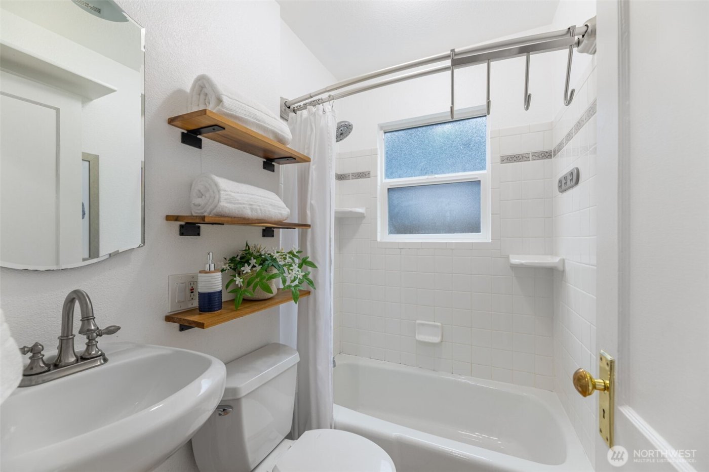 1046 NE 97th Street , Seattle, WA 98115