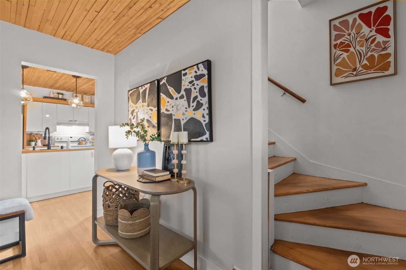 3915 SW Hinds Street , Seattle, WA 98116