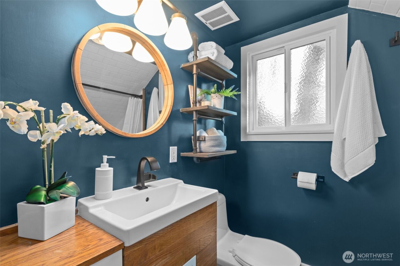 3915 SW Hinds Street , Seattle, WA 98116