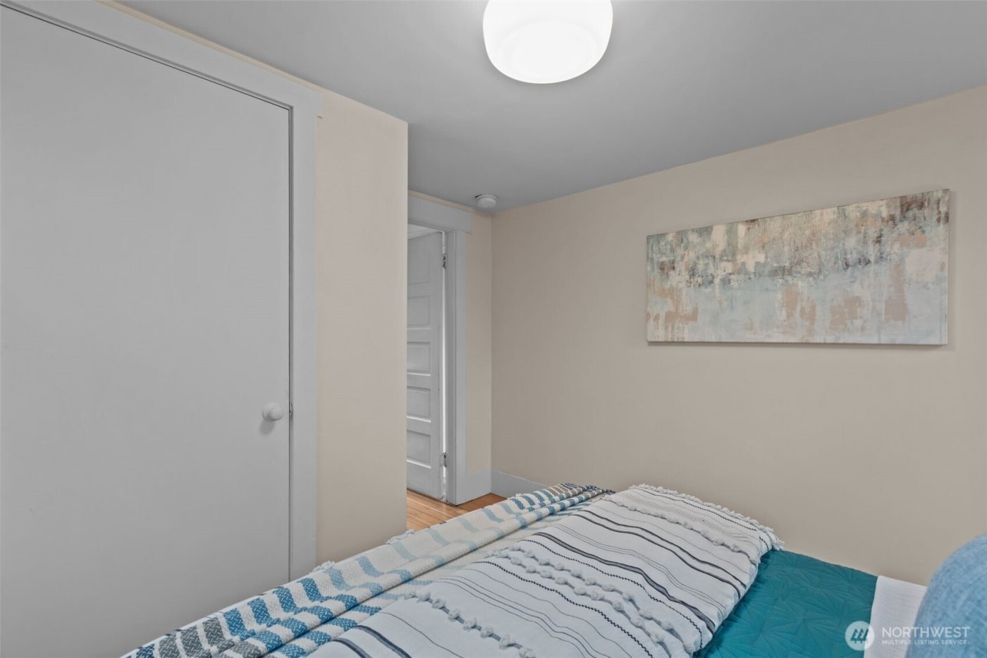 3915 SW Hinds Street , Seattle, WA 98116