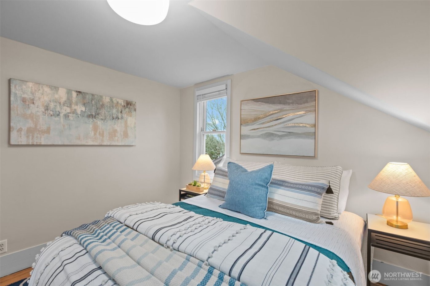 3915 SW Hinds Street , Seattle, WA 98116