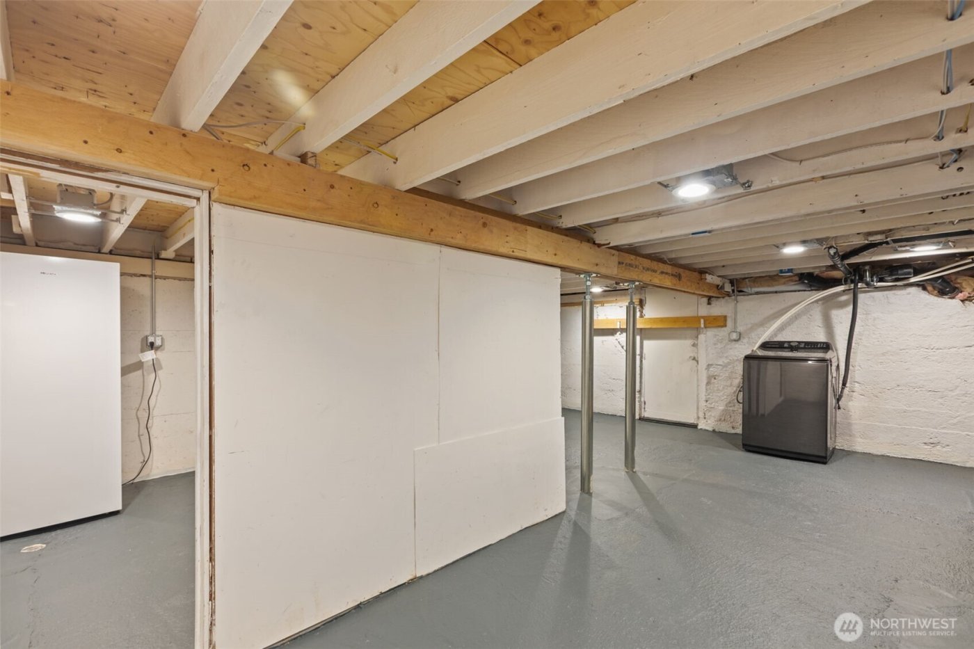 3915 SW Hinds Street , Seattle, WA 98116