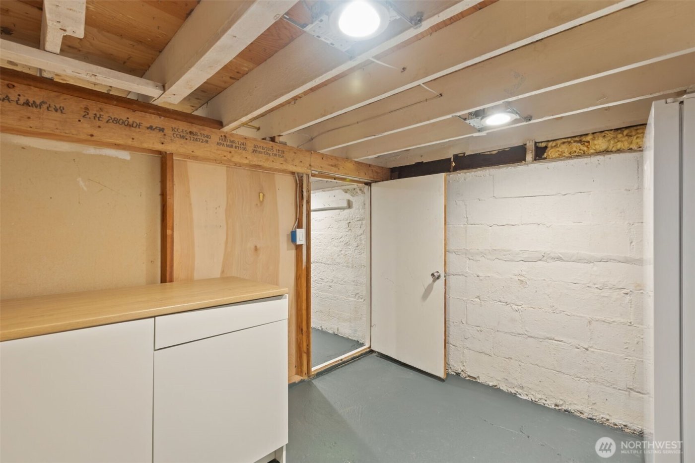 3915 SW Hinds Street , Seattle, WA 98116