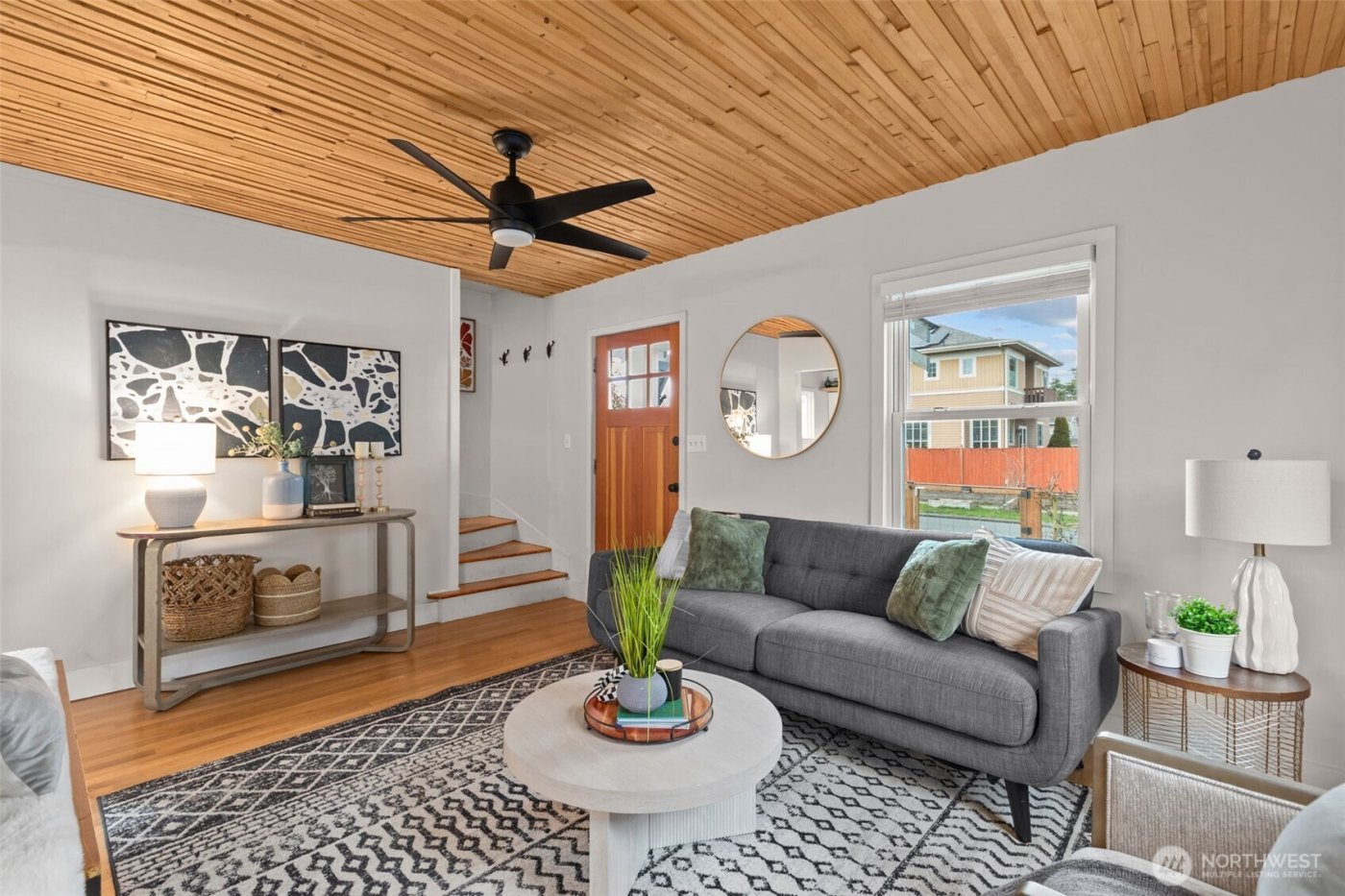 3915 SW Hinds Street , Seattle, WA 98116