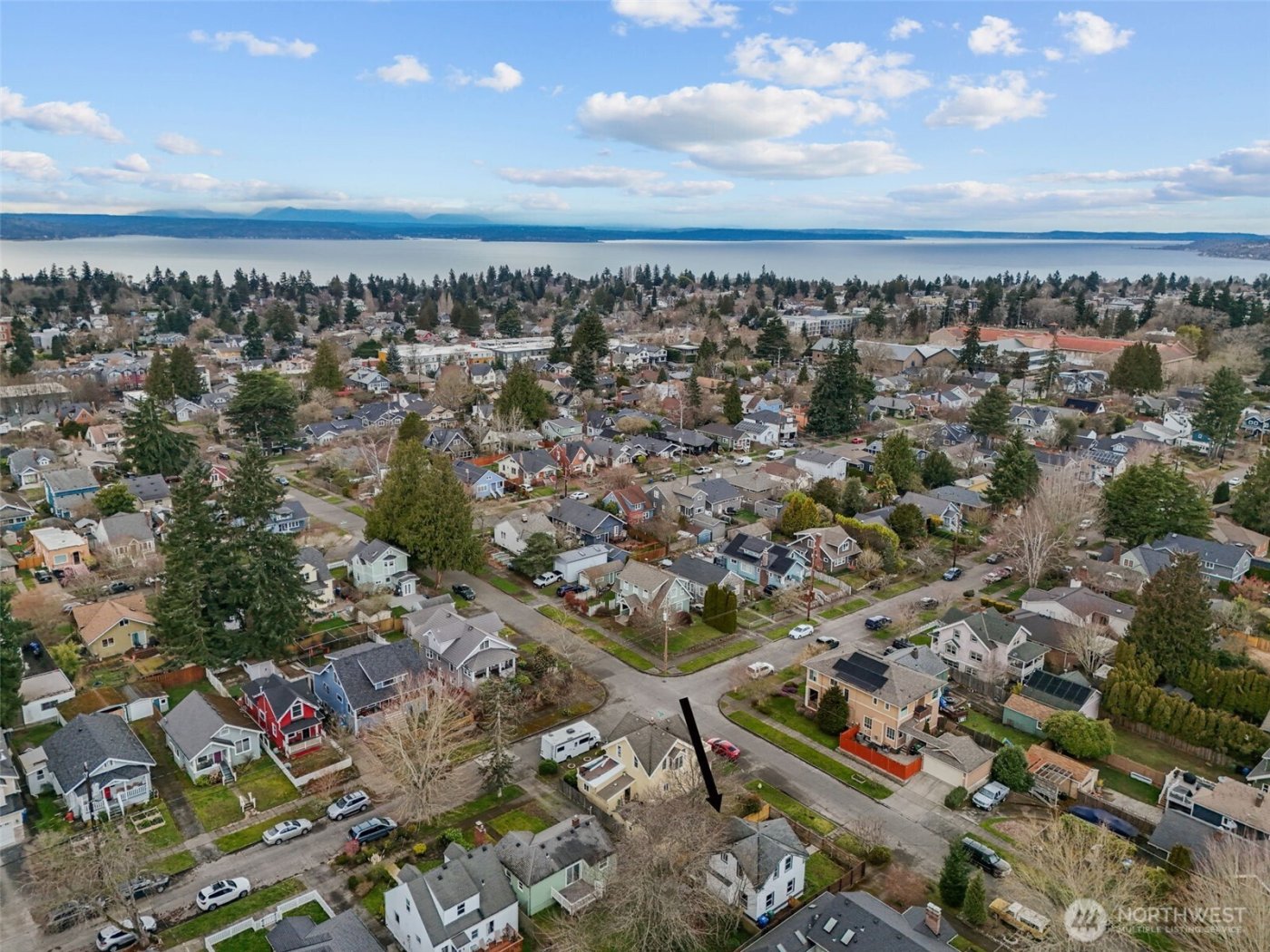 3915 SW Hinds Street , Seattle, WA 98116