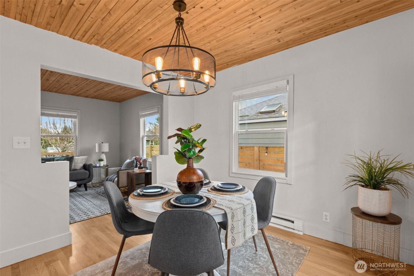 3915 SW Hinds Street , Seattle, WA 98116