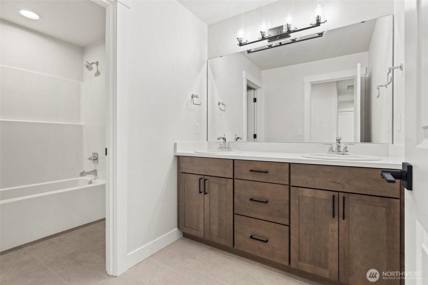 1573 Lockridge Loop E, Enumclaw, WA 98022