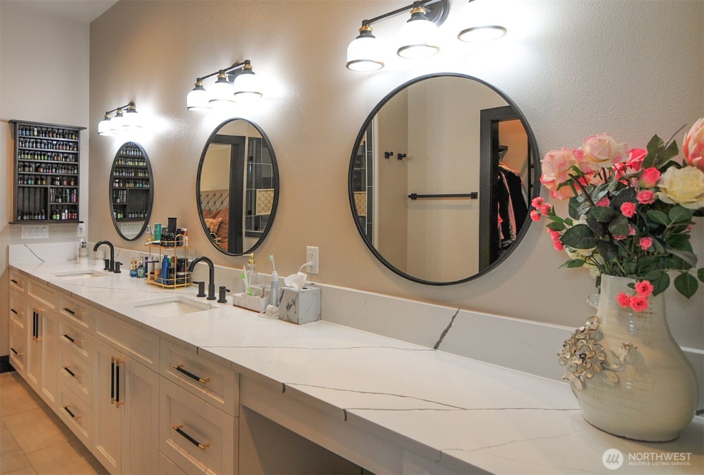 613 S Perry Avenue , East Wenatchee, WA 98802