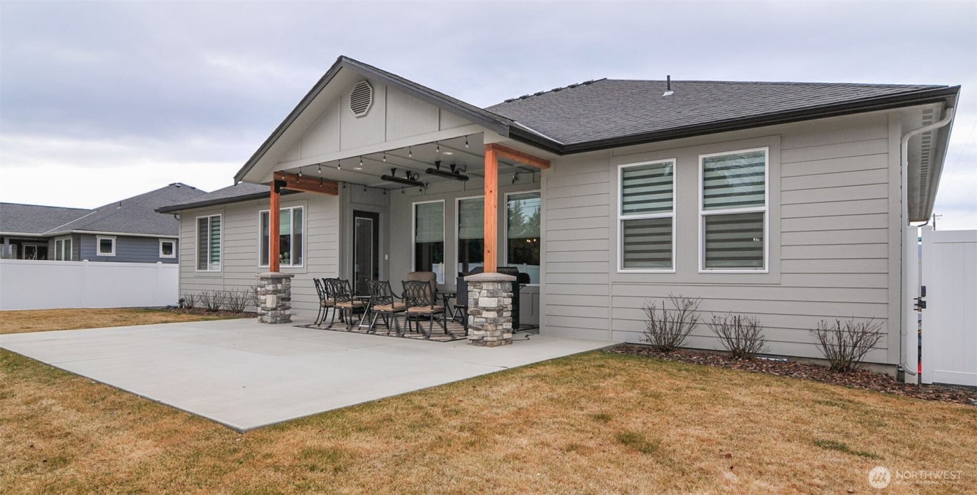 613 S Perry Avenue , East Wenatchee, WA 98802