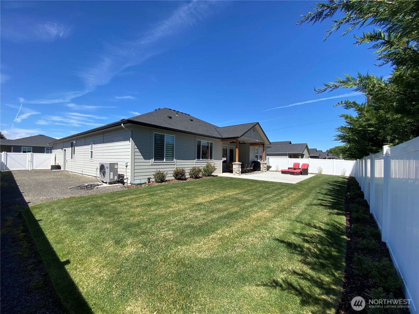 613 S Perry Avenue , East Wenatchee, WA 98802