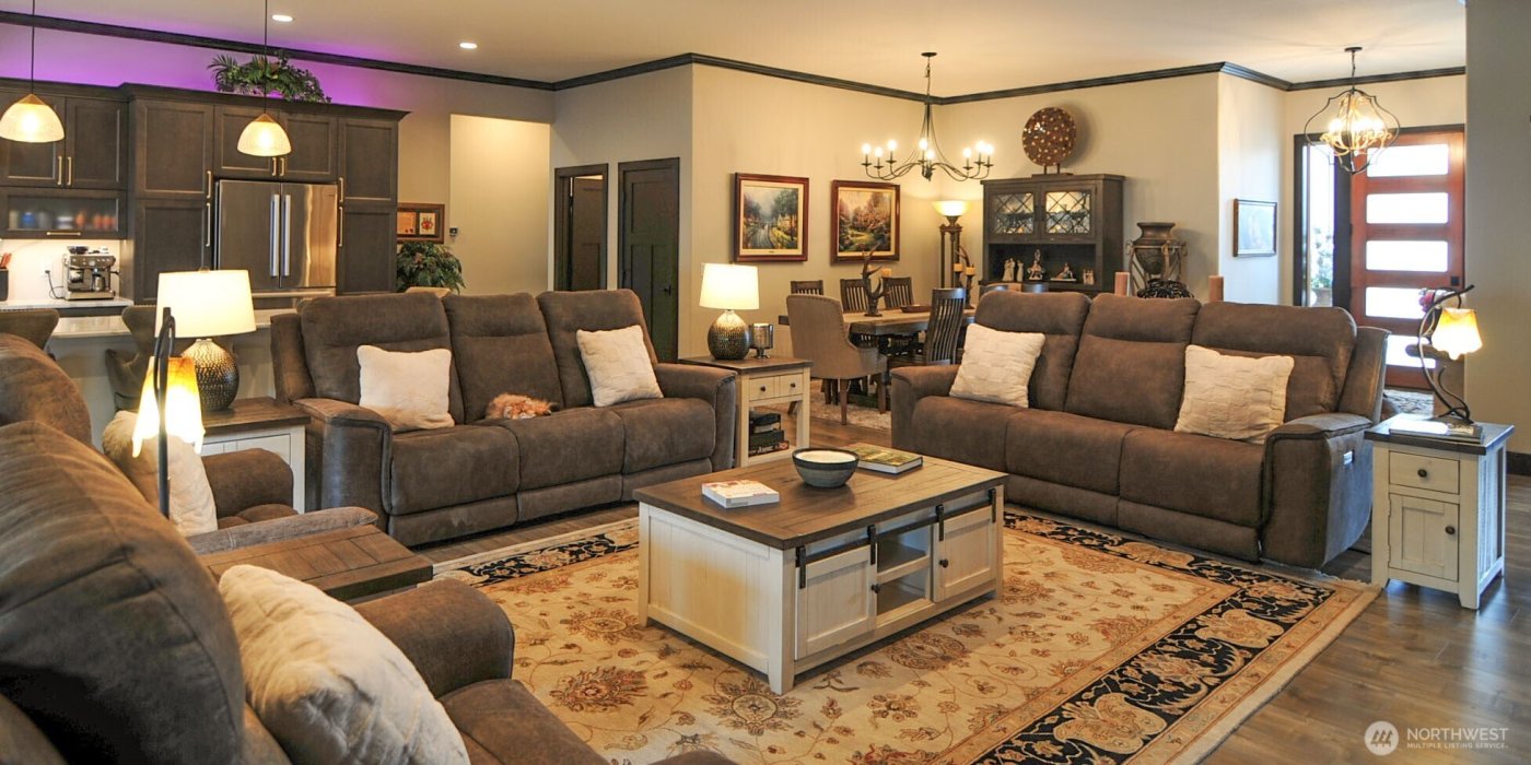 613 S Perry Avenue , East Wenatchee, WA 98802