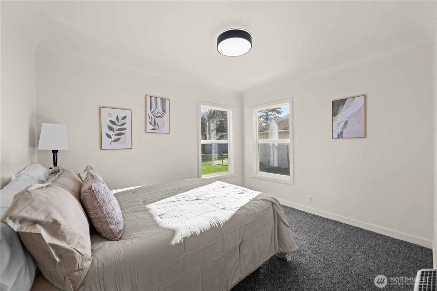 1802 Douglas Street , Mount Vernon, WA 98273