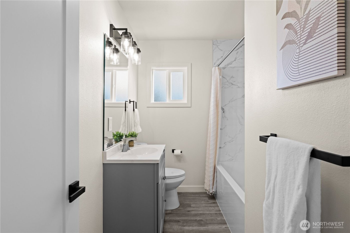 1802 Douglas Street , Mount Vernon, WA 98273