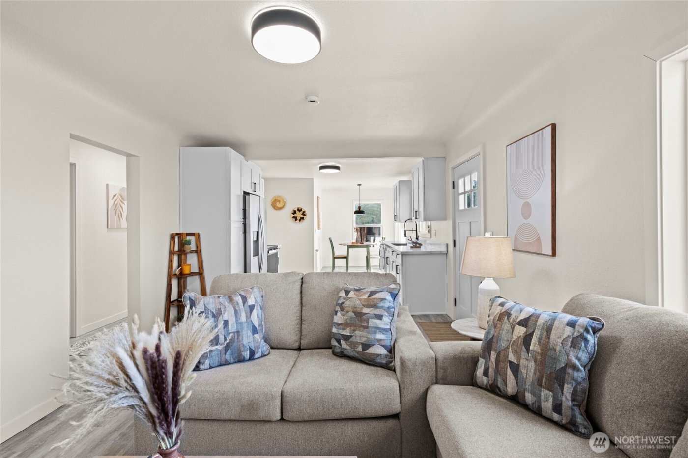 1802 Douglas Street , Mount Vernon, WA 98273