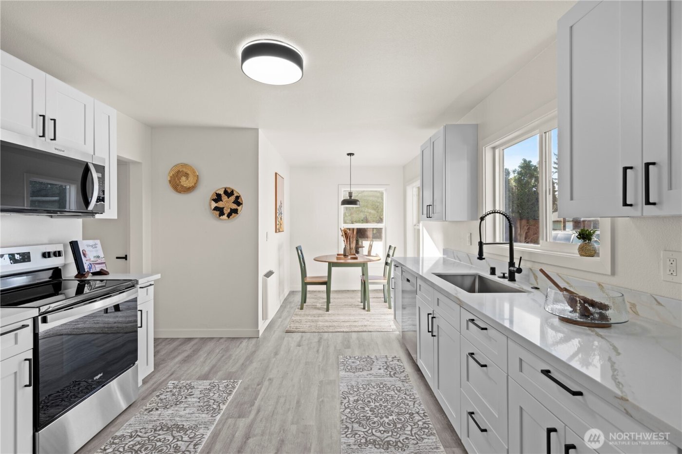 1802 Douglas Street , Mount Vernon, WA 98273