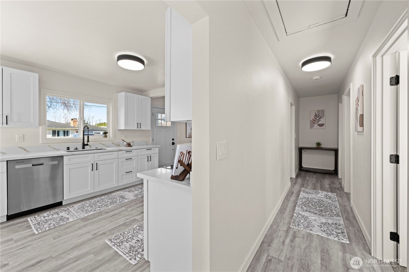 1802 Douglas Street , Mount Vernon, WA 98273