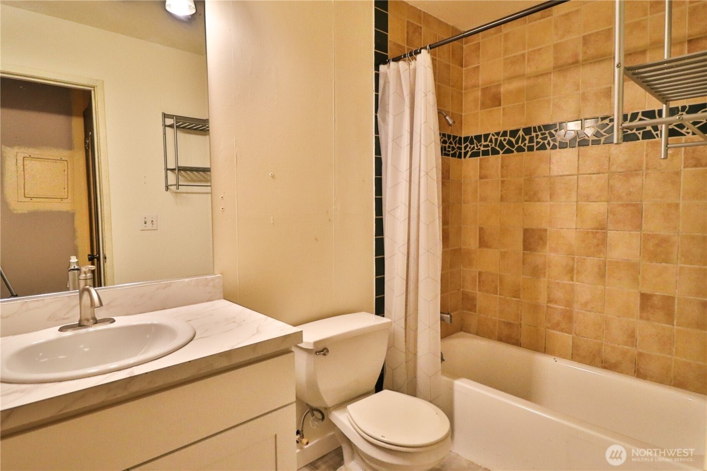 17431 Ambaum Boulevard S #C43, Seattle, WA 98148