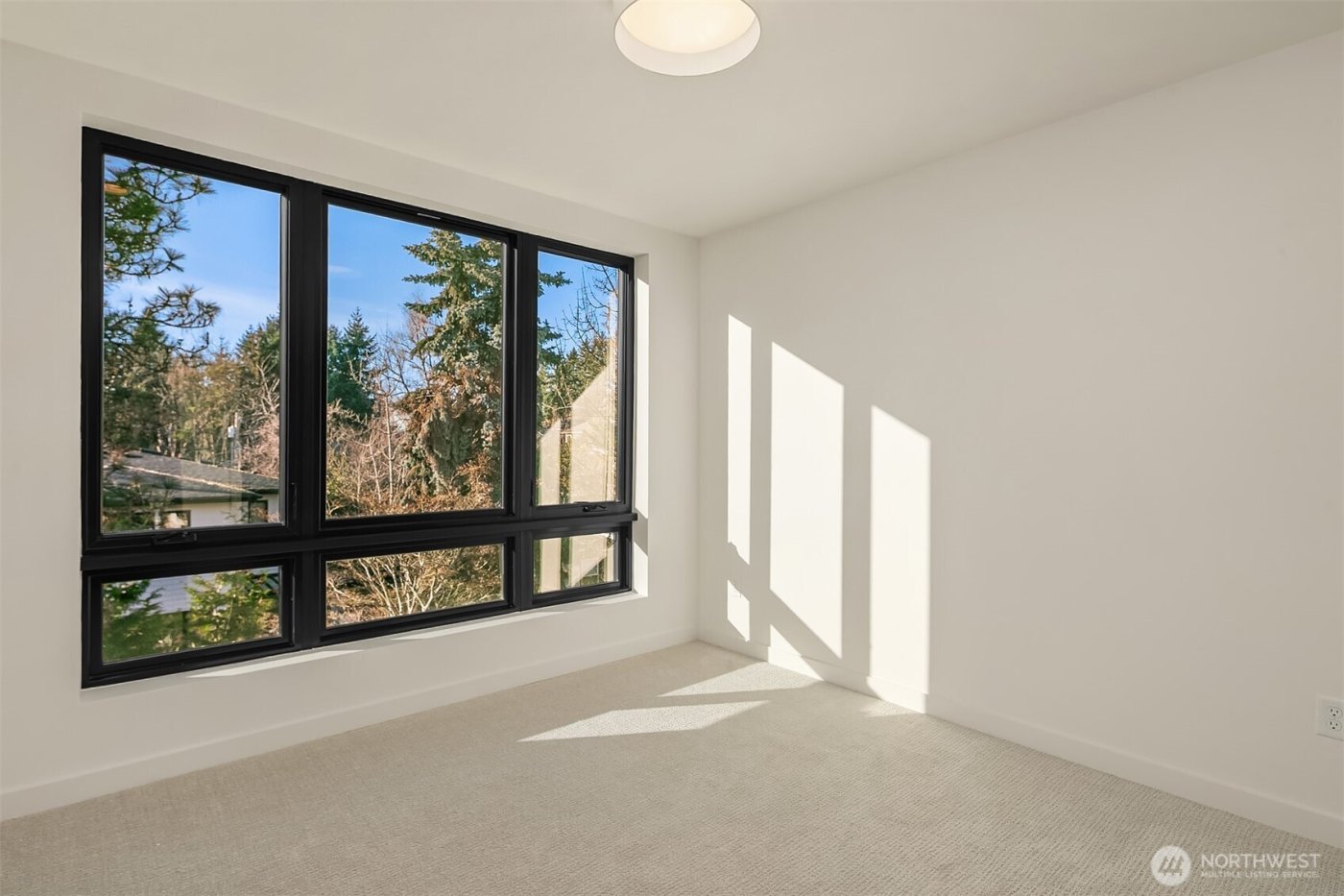 415 99th Avenue NE, Bellevue, WA 98004