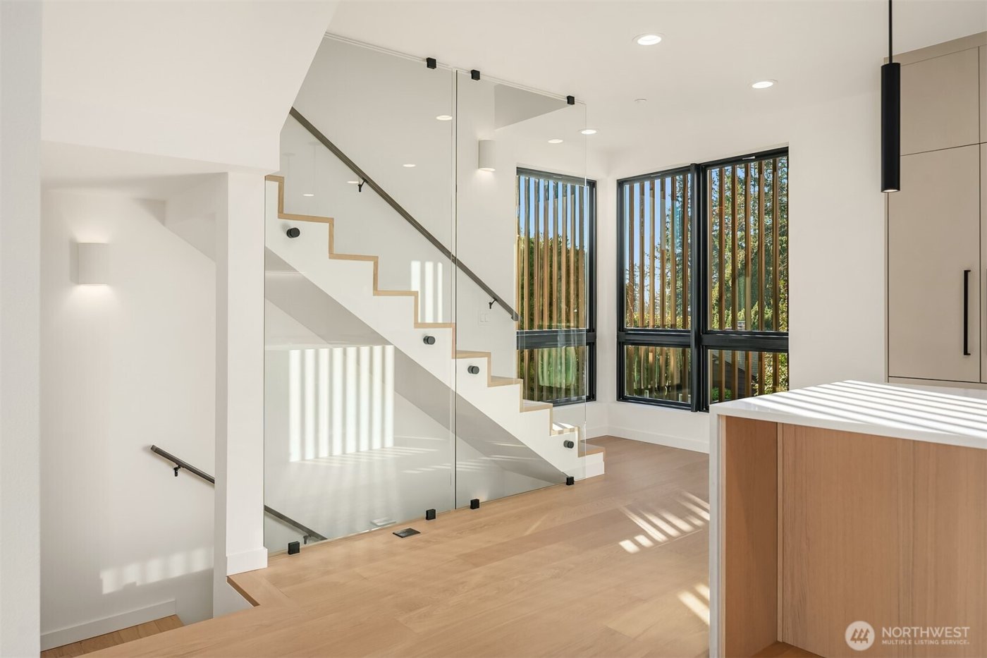 415 99th Avenue NE, Bellevue, WA 98004